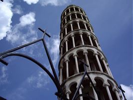 De toren van Pisa in Montes Altos